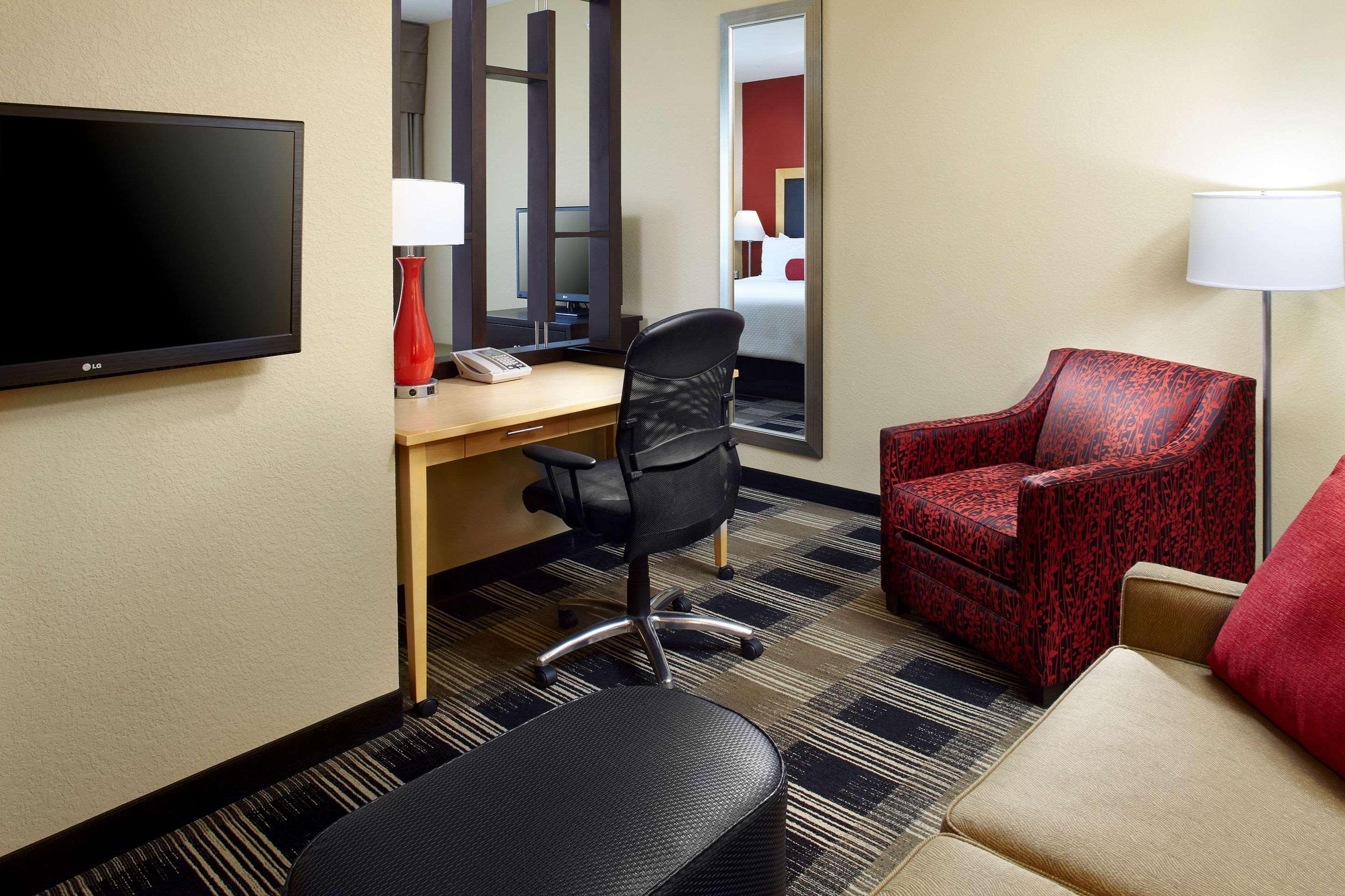Cambria Miami Airport - Blue Lagoon 4* Miami Springs
