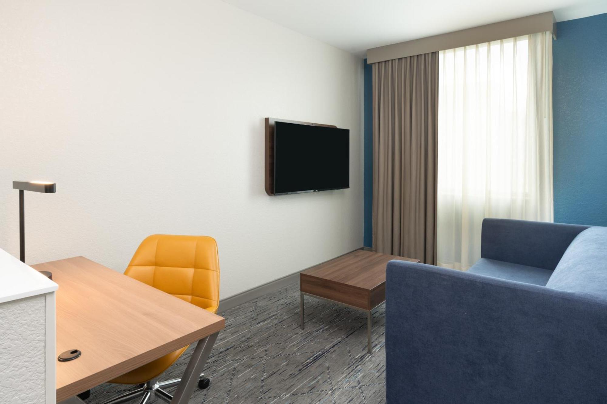 Cambria Miami Airport - Blue Lagoon 4*