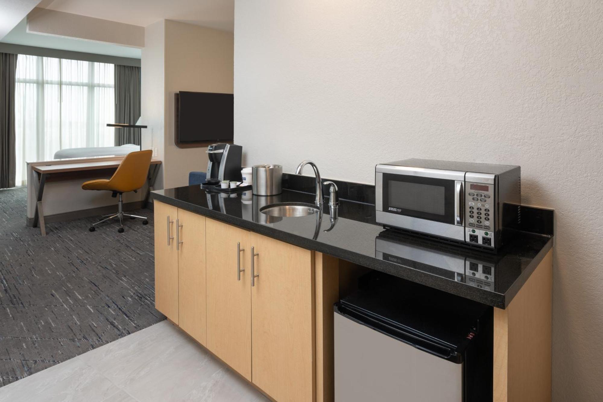 Cambria Miami Airport - Blue Lagoon Hotel 4*