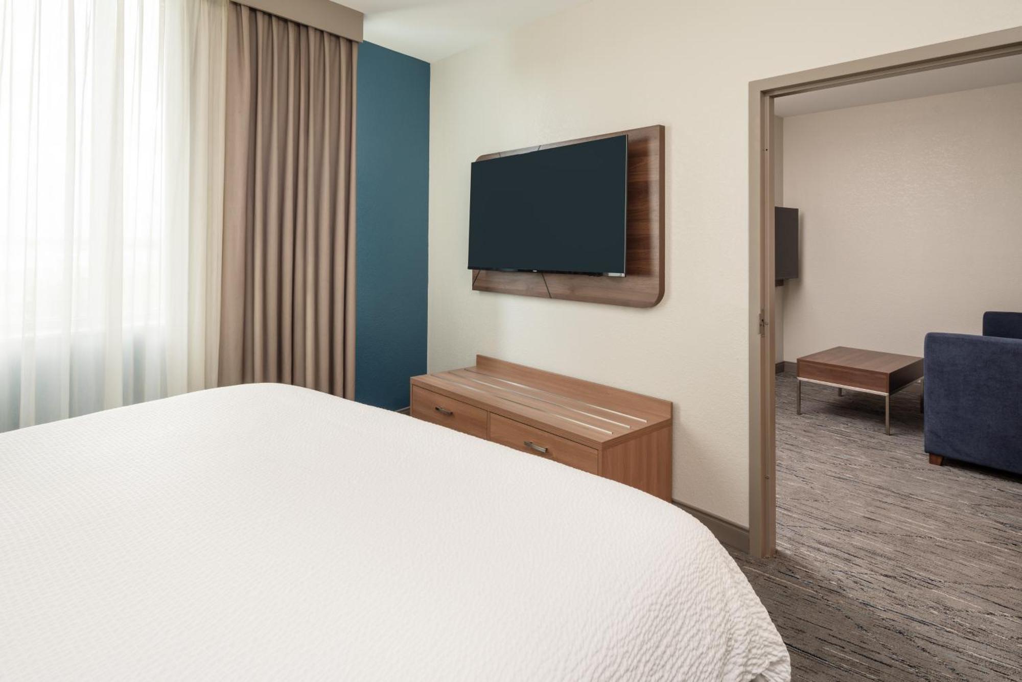 Hotel Cambria Miami Airport - Blue Lagoon Miami Springs