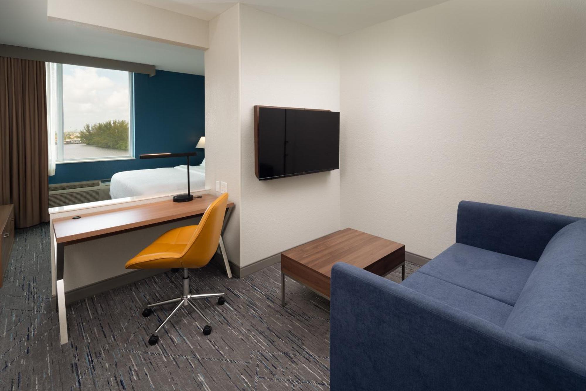 Cambria Miami Airport - Blue Lagoon 4*
