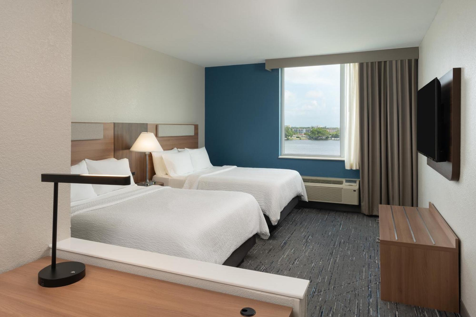 Hotel Cambria Miami Airport - Blue Lagoon