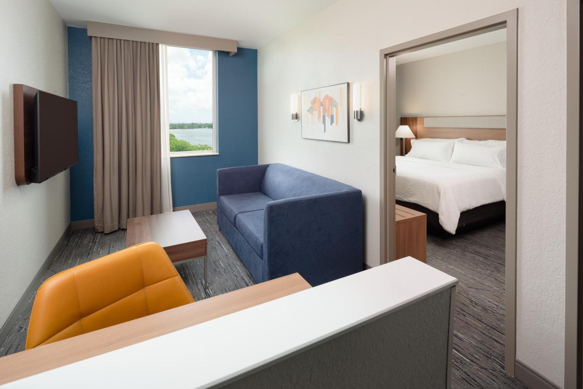 Hotel Cambria Miami Airport - Blue Lagoon Miami Springs