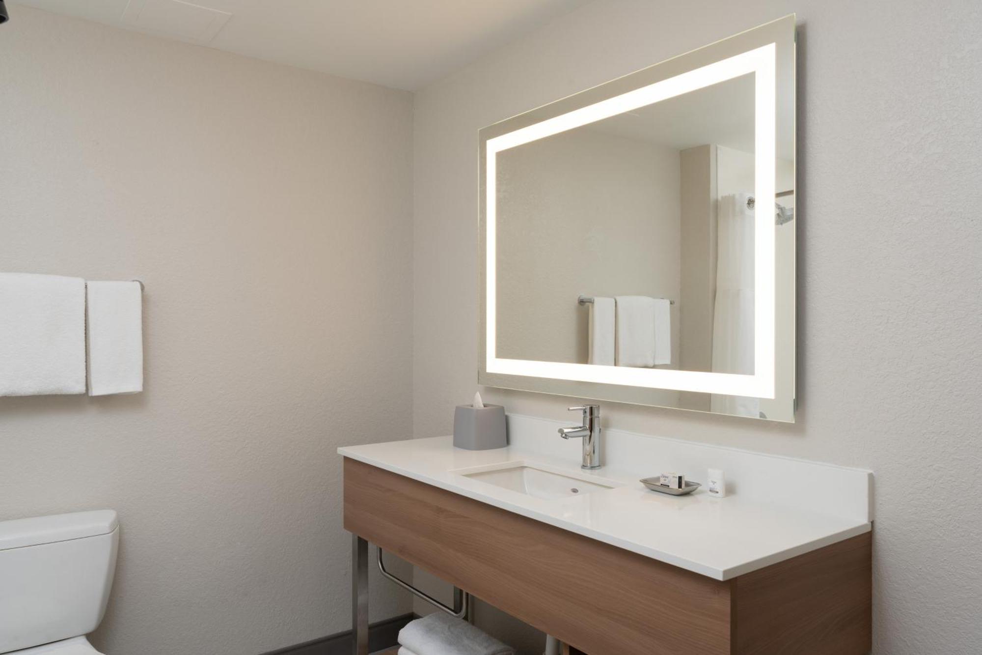 Cambria Miami Airport - Blue Lagoon Hotel