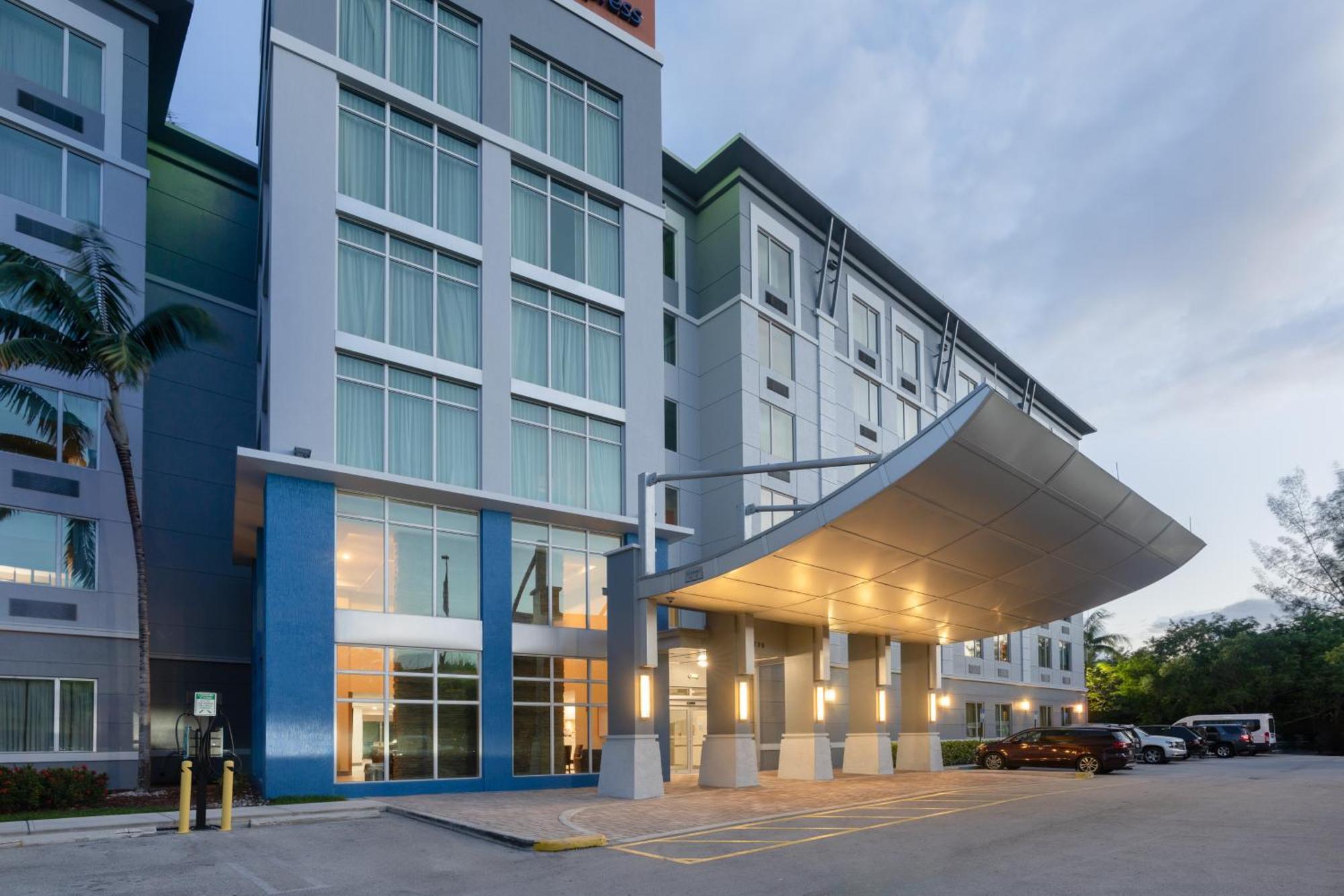 Hotel Cambria Miami Airport - Blue Lagoon