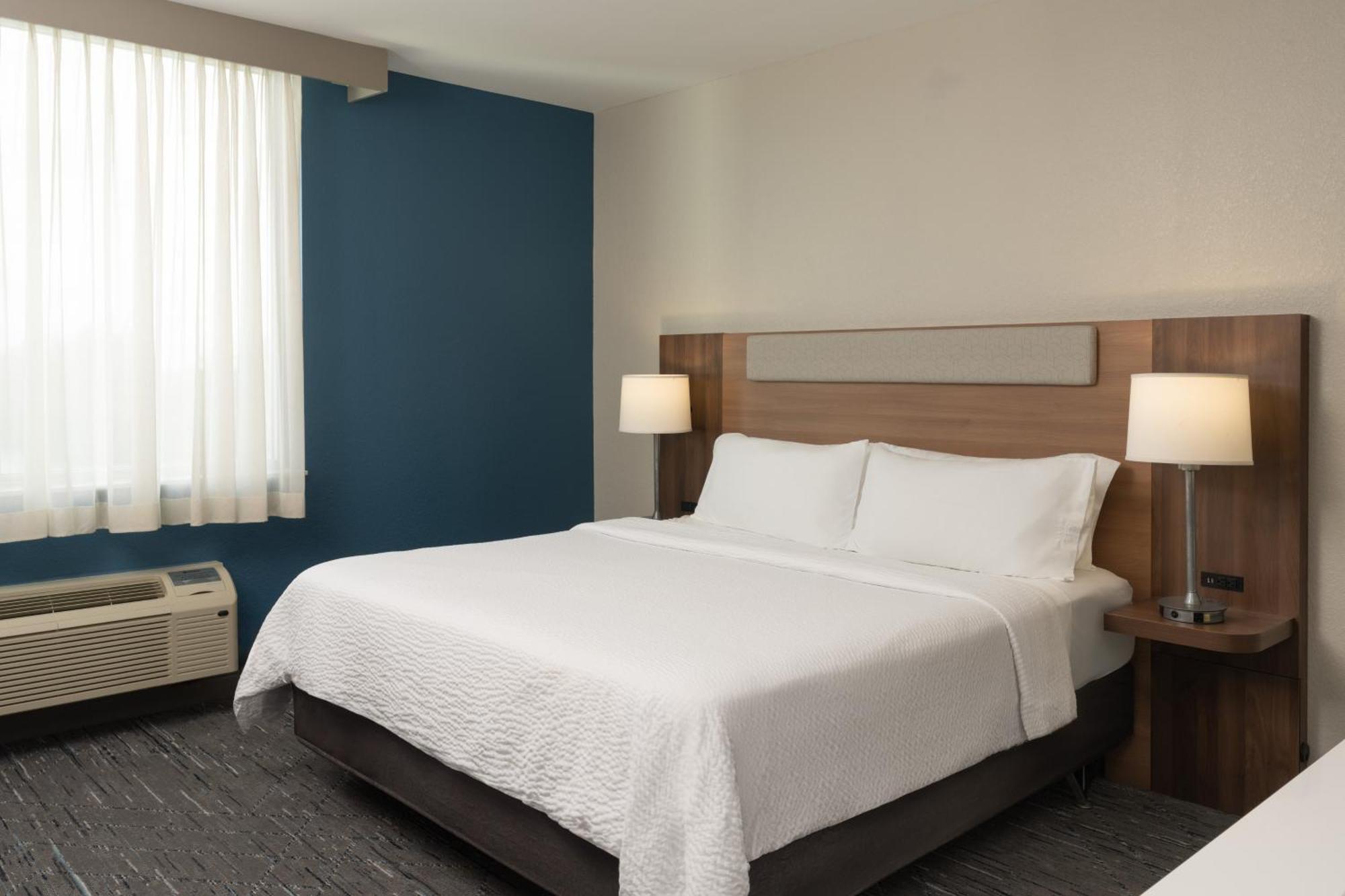 Cambria Miami Airport - Blue Lagoon Miami Springs