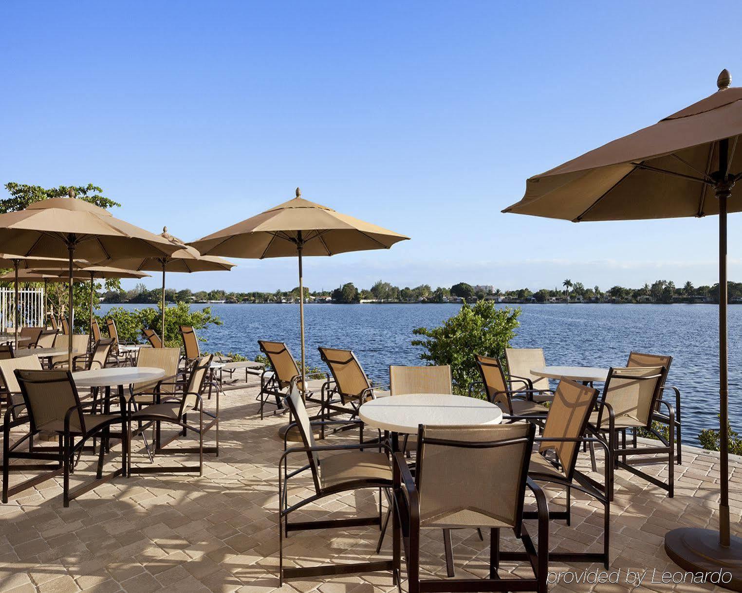 Cambria Miami Airport - Blue Lagoon 4* Miami Springs