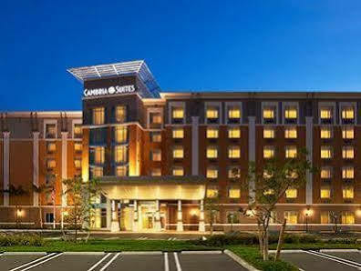 Cambria Miami Airport - Blue Lagoon