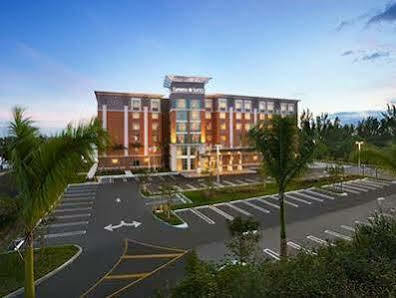Hotel Cambria Miami Airport - Blue Lagoon 4*